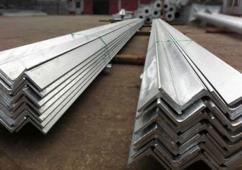 Thép hình chữ V có nhiều kích cỡ khác nhau từ V50 đến V130 phục vụ cho các mục đích và vị trí sử dụng khác nhau